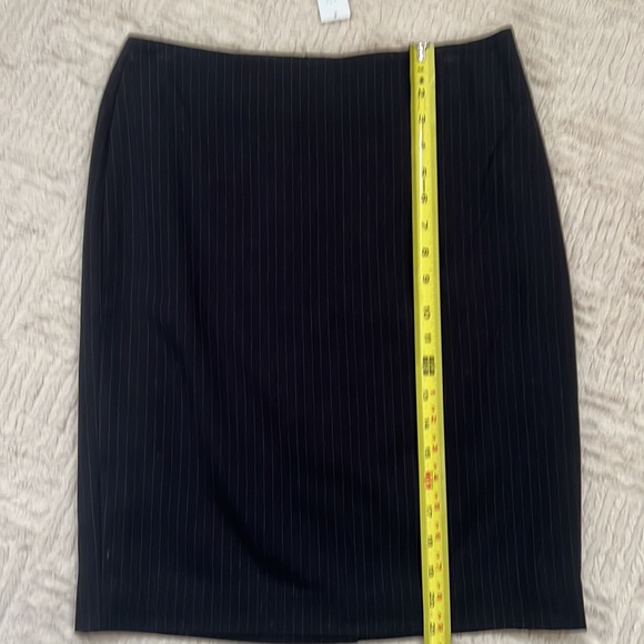 Banana Republic lined skirt, navy pinstripe, Size 4, New with tags - Picture 15 of 16